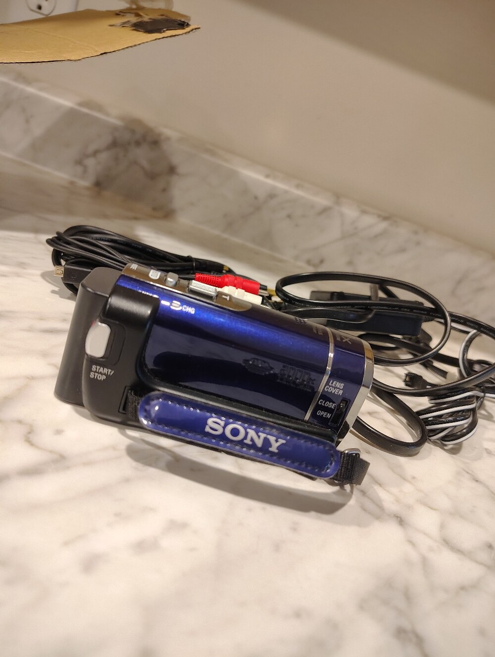 Sony Handycam DCR-SX44 Digital Video Recorder - Picture 4 of 7